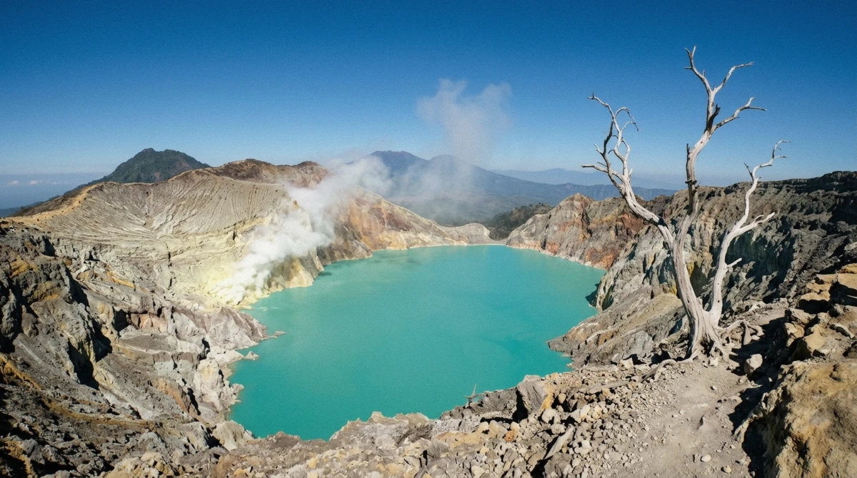 Clear dry-season night sky over the Ijen crater rim, the best time to visit Ijen for blue fire viewing